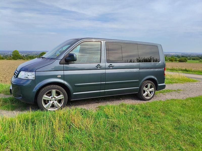 Grün Gebraucht 2009 VW Multivan Comfortline Van / Kleinbus | 19.800 € - Bild 1/4