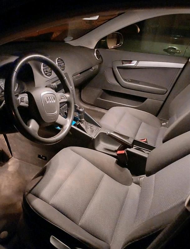 Gebraucht Audi A3 Attraction 125 PS (91 kW) 2011 Grau Kleinwagen