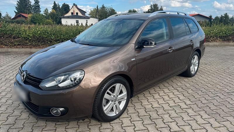 Braun Gebraucht 2012 VW Golf VI Match Kombi | 6.990 € (Fairer Preis) - Bild 1/4