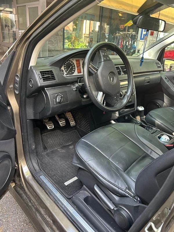 Gebraucht Mercedes B200 140 PS (102 kW) 2010 Van / Kleinbus