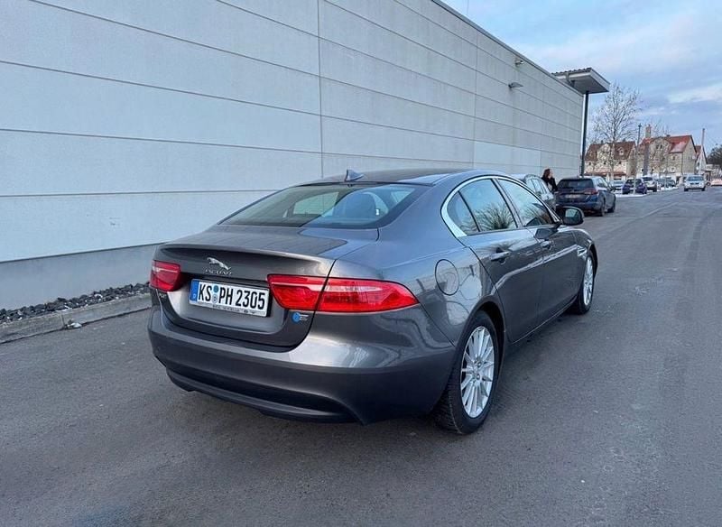 Gebraucht Jaguar XE Prestige 163 PS (119 kW) 2015 Grau Limousine