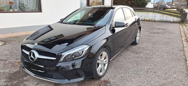 Schwarz Gebraucht 2016 Mercedes A200 Urban Limousine | 15.500 € (Guter Preis) - Bild 1/4