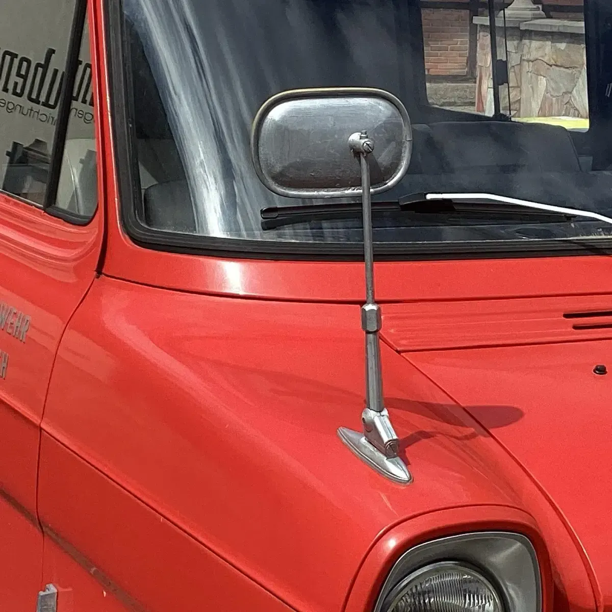 Używany Ford Transit 65 KM (47 kW) 1974 Czerwony Minivan