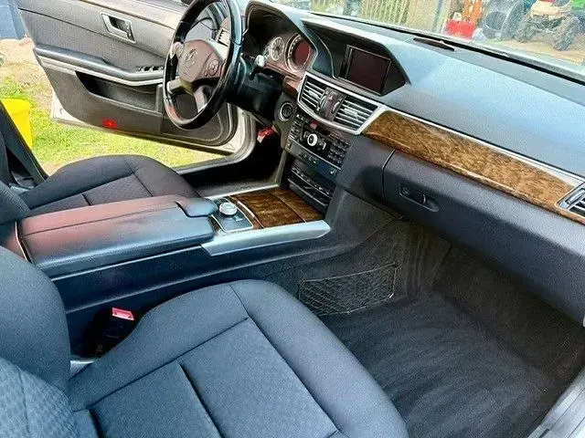 Gebraucht Mercedes E200 136 PS (100 kW) 2012 Silber Limousine