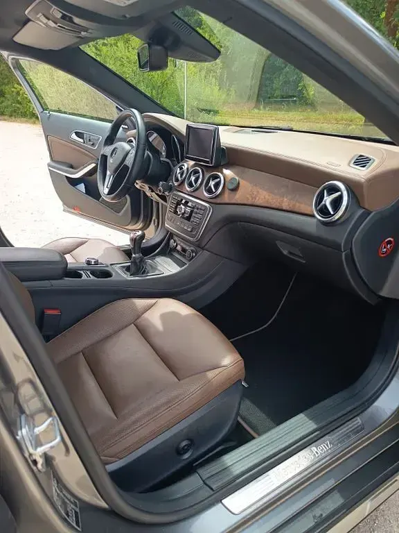 Gebraucht Mercedes GLA200 Urban 156 PS (114 kW) 2013 Grau SUV