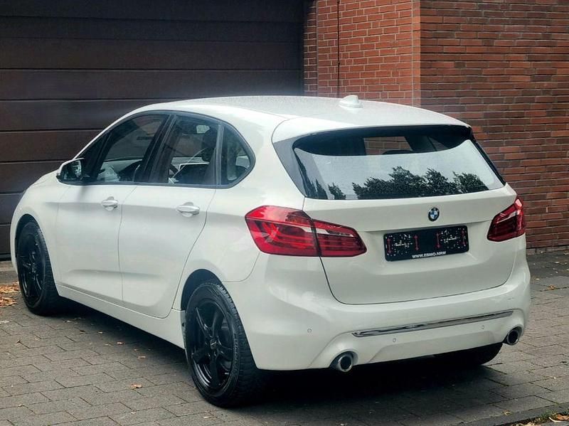 Gebraucht BMW 220 Active Tourer Sport Line 192 PS (141 kW) 2020 Weiß Van / Kleinbus