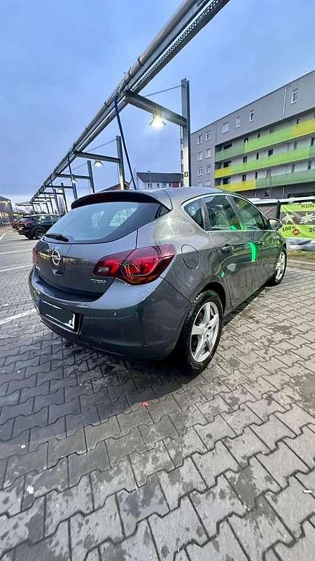 Gebraucht Opel Astra Cosmo 179 PS (131 kW) 2010 Grau Kleinwagen