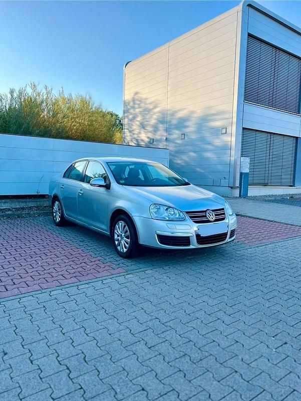 Grau Gebraucht 2008 VW Jetta Limousine | 3.900 € (Fairer Preis) - Bild 1/4