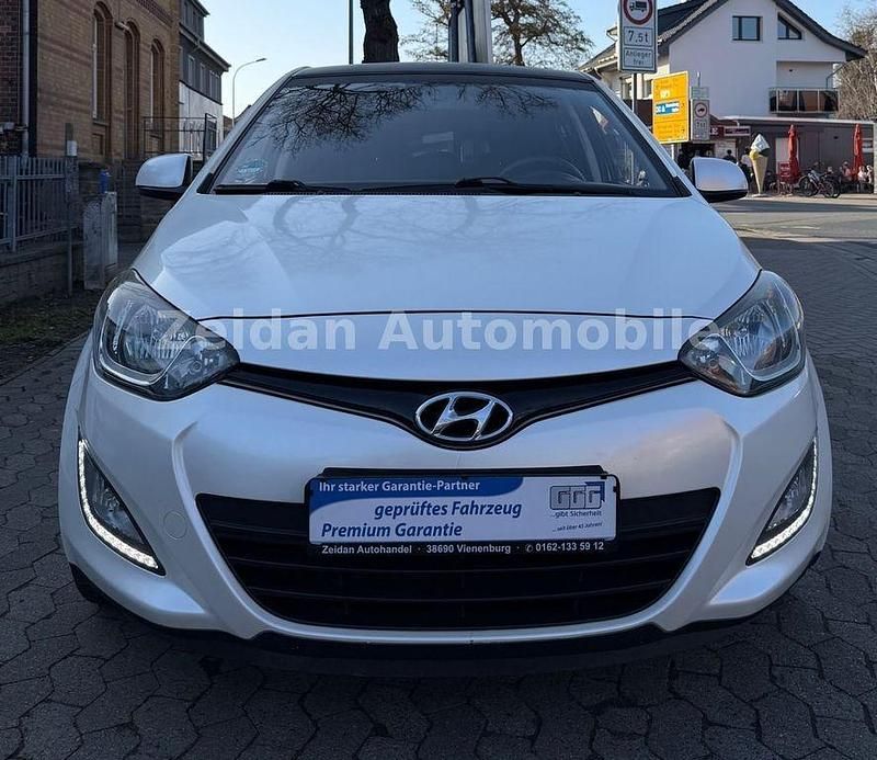 Gebraucht Hyundai i20 Classic 86 PS (63 kW) 2012 Weiß Kleinwagen