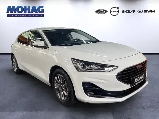 Gebraucht Ford Focus Titanium 125 PS (91 kW) 2022 Weiss Limousine
