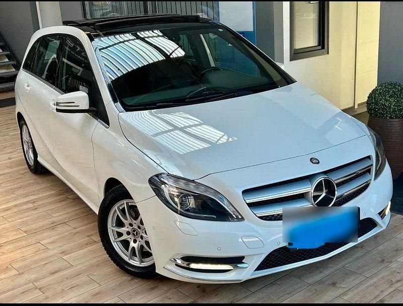 Gebraucht Mercedes B200 156 PS (114 kW) 2014 Weiß Van / Kleinbus