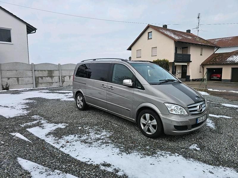 Grau Gebraucht 2012 Mercedes Viano Van / Kleinbus | 16.000 € (Guter Preis) - Bild 1/4