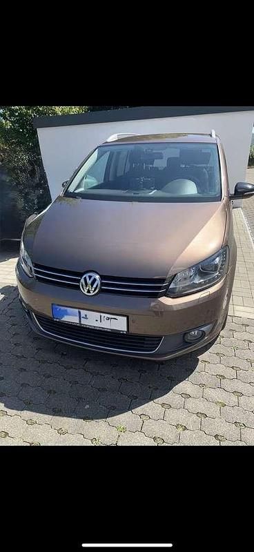 Braun Gebraucht 2012 VW Touran Style Van / Kleinbus | 8.800 € (Etwas zu teuer) - Bild 1/4