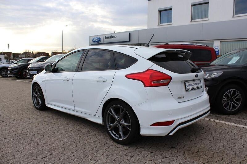 Gebraucht Ford Focus ST-Line 140 PS (102 kW) 2018 Frostweiß Limousine