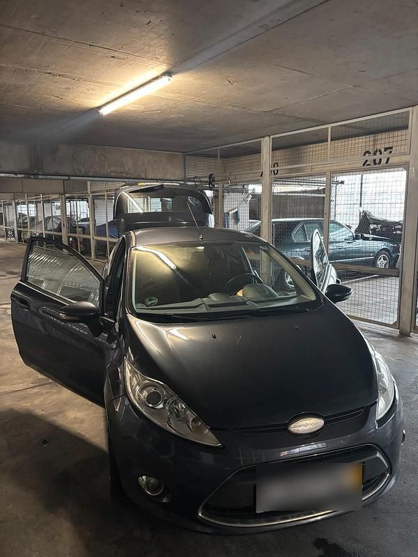 Gebraucht Ford Fiesta 95 PS (69 kW) 2009 Schwarz Kleinwagen