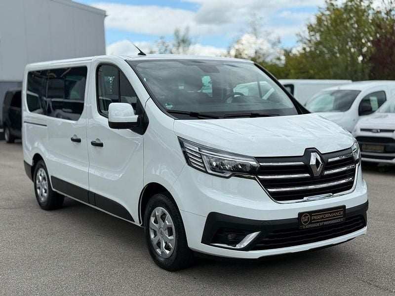 Gebraucht Renault Trafic Life 110 PS (80 kW) 2022 Weiß Van / Kleinbus