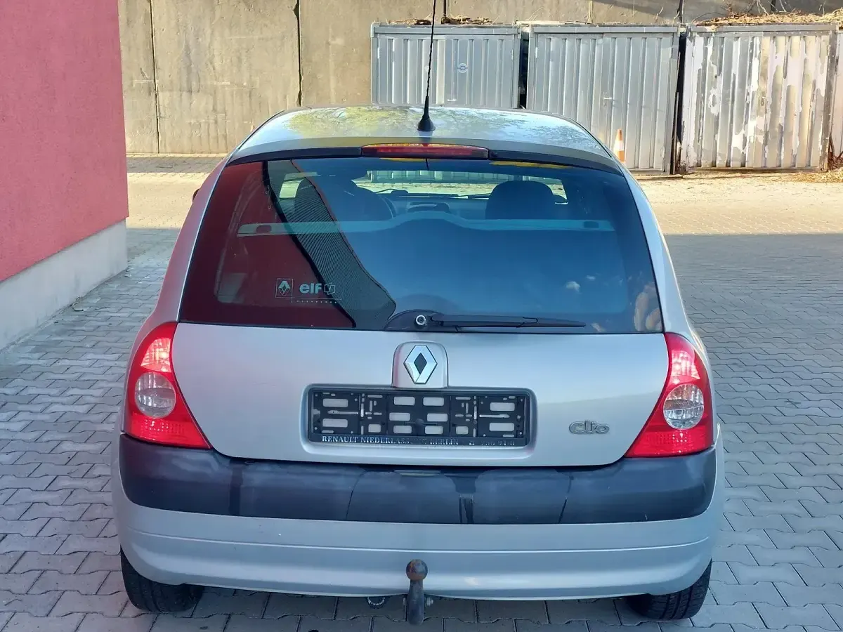 Gebraucht Renault Clio II 55 PS (40 kW) 2003 Silber Kleinwagen