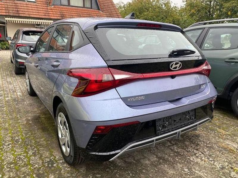 Gebraucht Hyundai i20 101 PS (74 kW) 2025 Blau Limousine