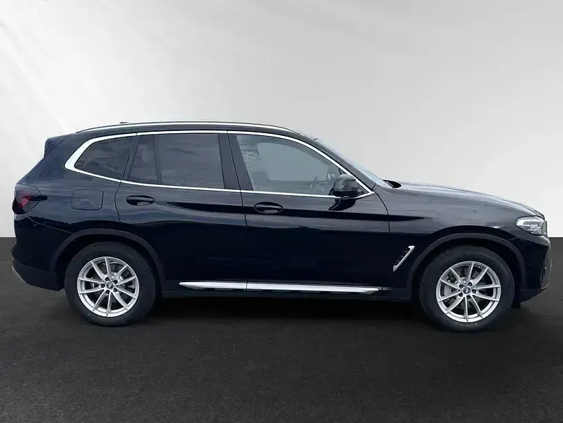 Gebraucht BMW X3 Sport Line 292 PS (214 kW) 2023 Blacksapphire metallic SUV