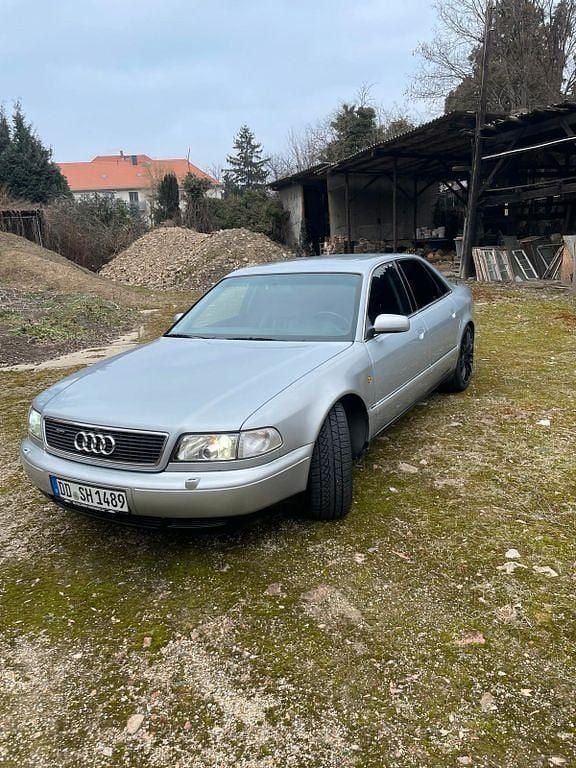 Silber Gebraucht 1998 Audi A8 Sport Limousine | 14.499 € - Bild 1/4