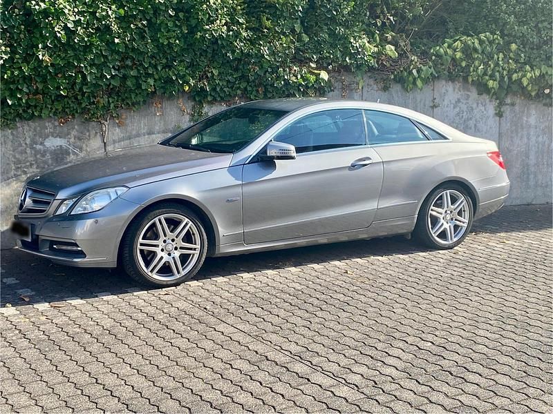 Gebraucht Mercedes E350 Avantgarde 265 PS (194 kW) 2011 Silber Coupé