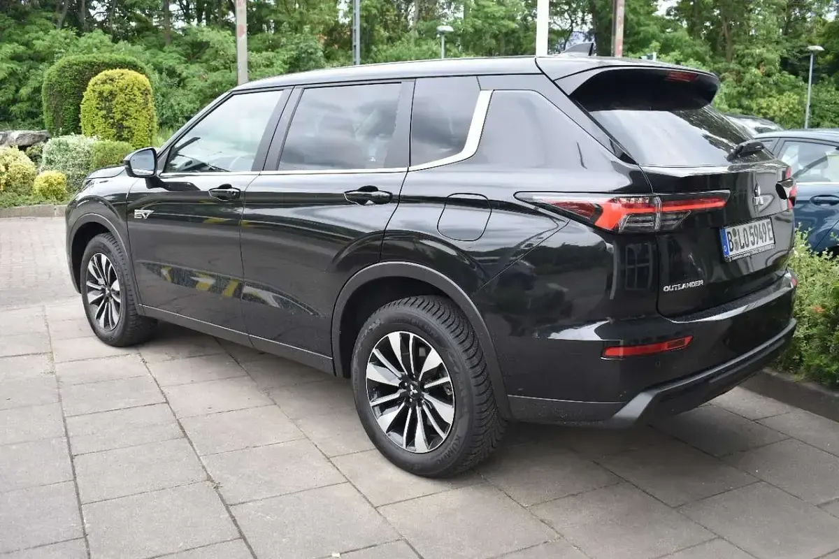 Gebraucht Mitsubishi Outlander P-HEV 306 PS (225 kW) 2025 Kristallschwarz SUV