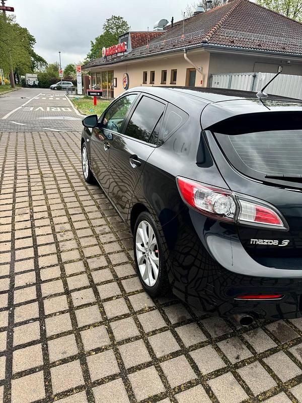 Schwarz Gebraucht 2011 Mazda 3 Limousine | 5.800 € (Guter Preis) - Bild 1/4