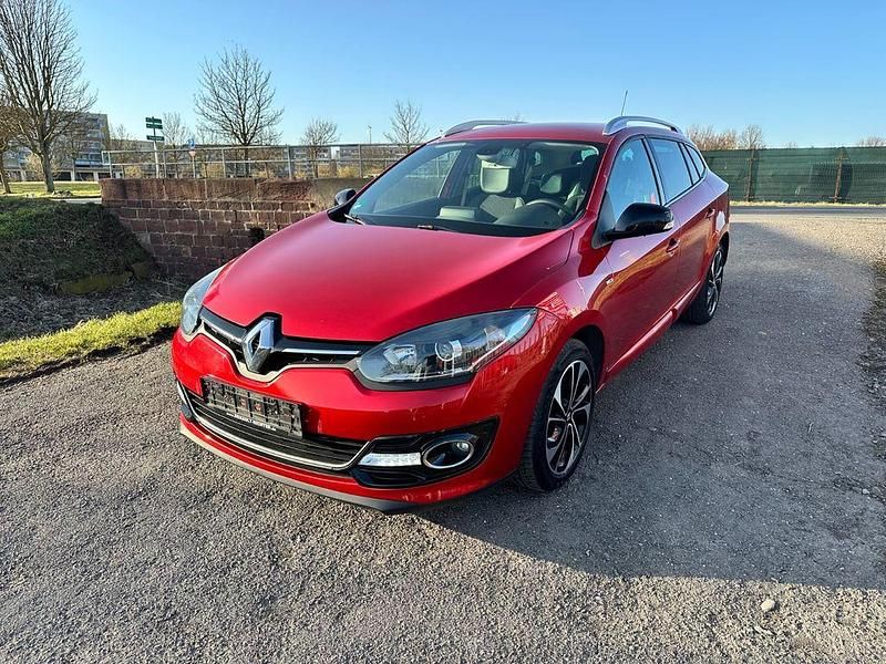 Gebraucht Renault Mégane III Bose Edition 110 PS (80 kW) 2015 Rot Limousine
