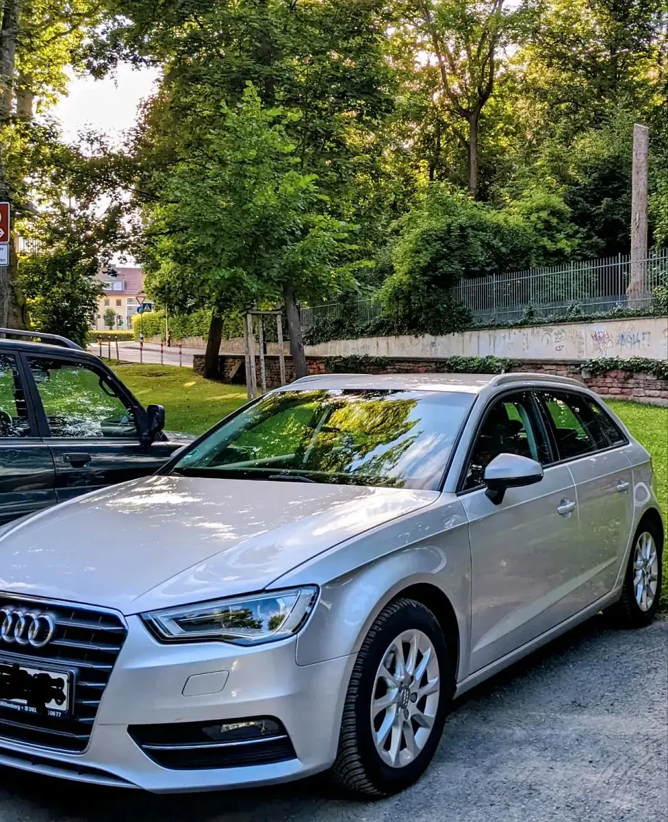 Gebraucht Audi A3 Attraction 122 PS (89 kW) 2023 Silber Limousine