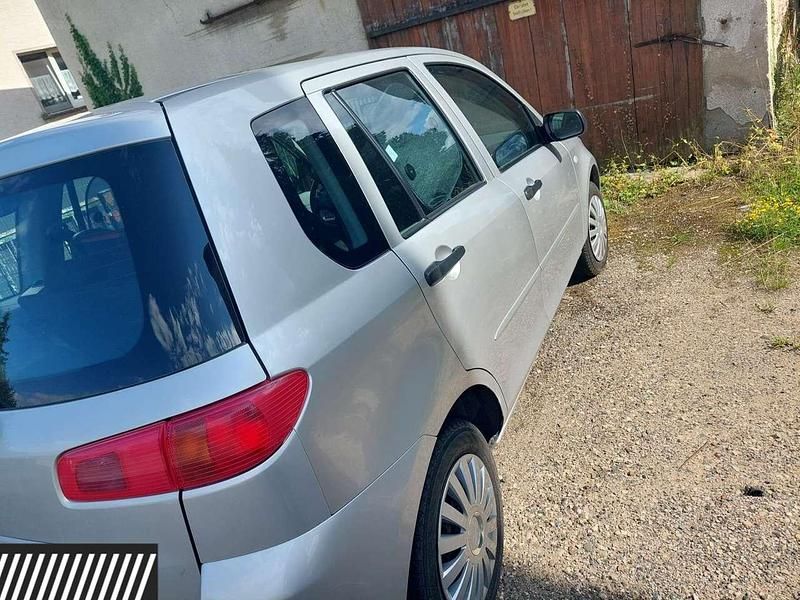 Silber Gebraucht 2005 Mazda 2 Comfort Limousine | 2.500 € (Fairer Preis) - Bild 1/4