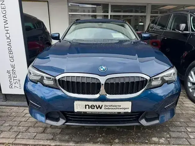 Gebraucht BMW 330e Sport Line 184 PS (135 kW) 2022 Blau Kombi