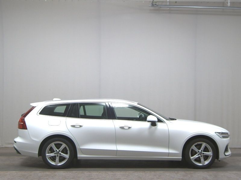 Weiss Gebraucht 2019 Volvo V60 Inscription Kombi | 12.490 € - Bild 1/4
