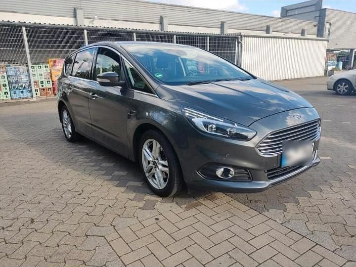 Grau Gebraucht 2018 Ford S-MAX Titanium Van / Kleinbus | 14.500 € (Fairer Preis) - Bild 1/4