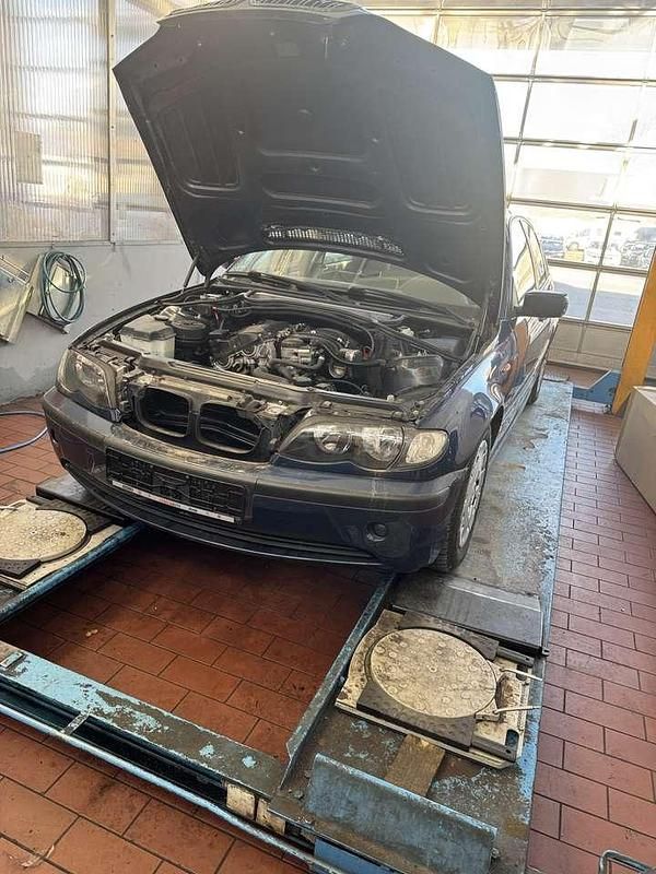 Blau Gebraucht 2004 BMW 316 Limousine | 2.750 € (Etwas zu teuer) - Bild 1/4
