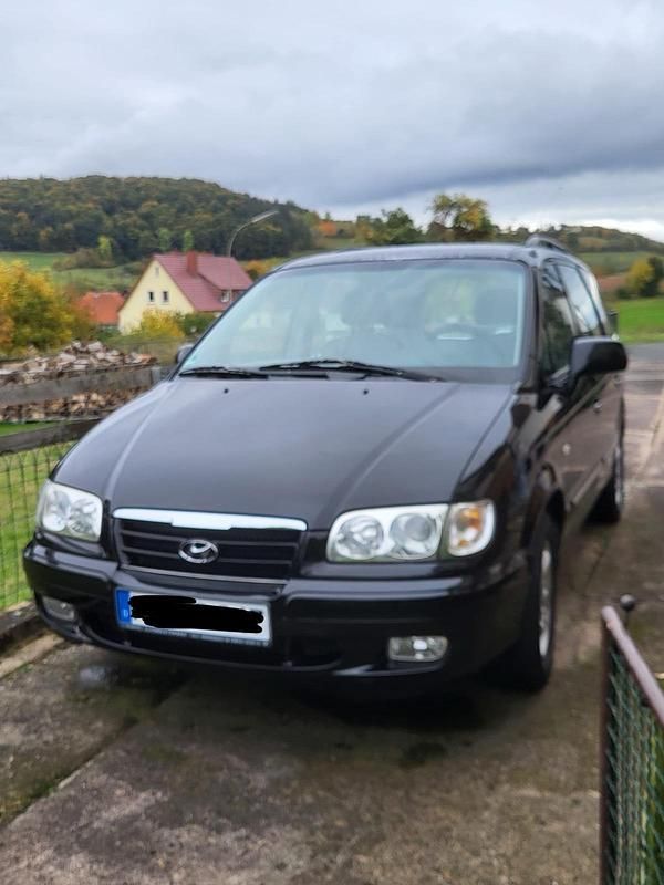Schwarz Gebraucht 2004 Hyundai Trajet Van / Kleinbus | 1.500 € - Bild 1/4