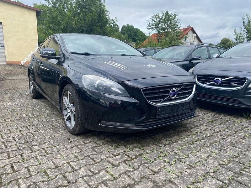 Gebraucht Volvo V40 You! 120 PS (88 kW) 2015 Schwarz Limousine