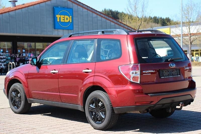 Gebraucht Subaru Forester 150 PS (110 kW) 2012 Rot SUV