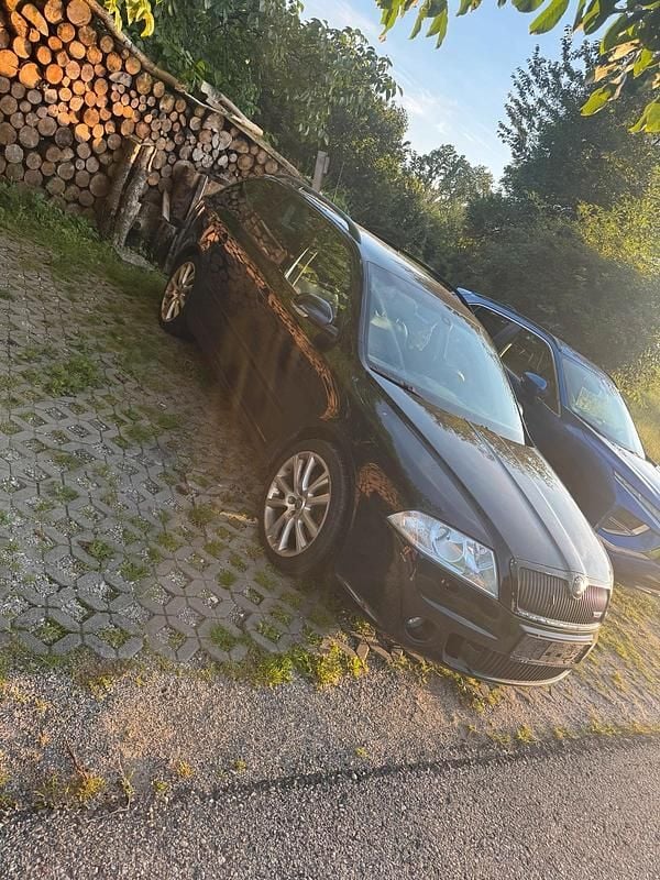 Schwarz Gebraucht 2007 Skoda Octavia vRS Kombi | 2.199 € - Bild 1/4