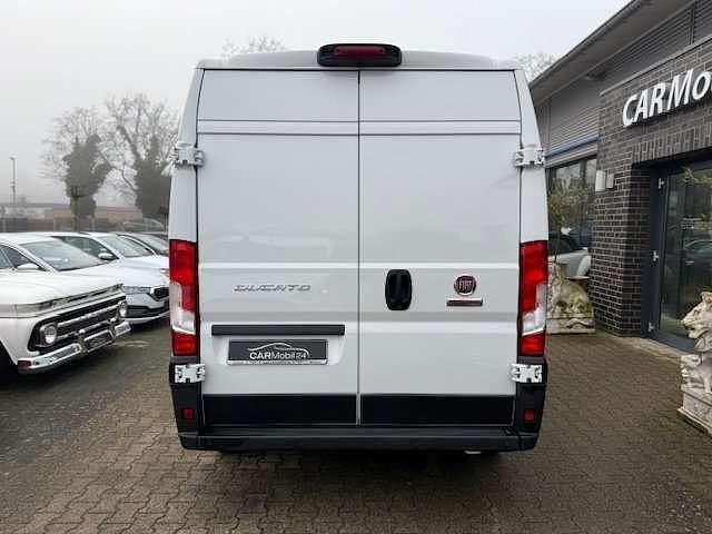 Gebraucht Fiat Ducato 140 PS (102 kW) 2023 Weiß (metallic) Van