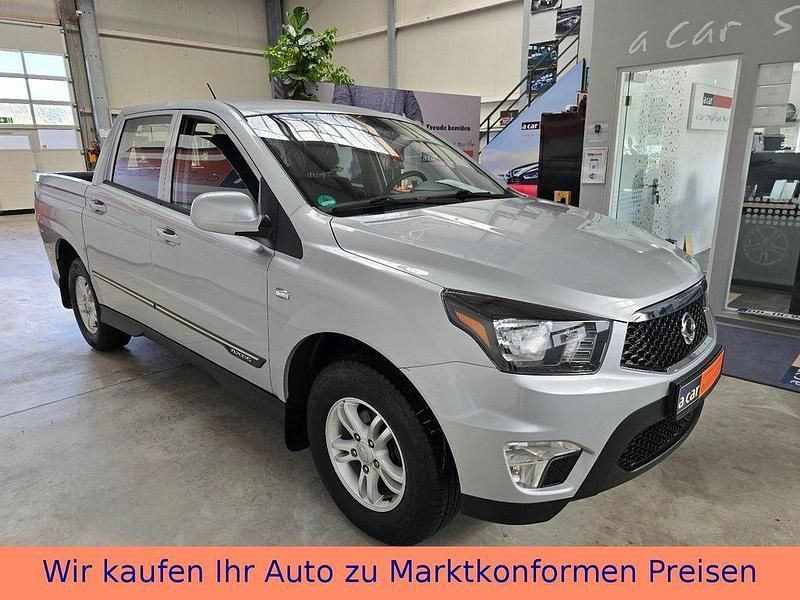 Silber Gebraucht 2015 Ssangyong (KGM) Actyon SUV | 14.900 € - Bild 1/4