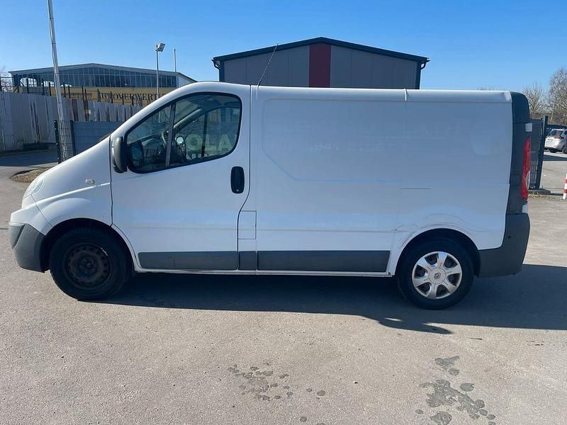 Gebraucht Renault Trafic 90 PS (66 kW) 2014 Weiß Van / Kleinbus