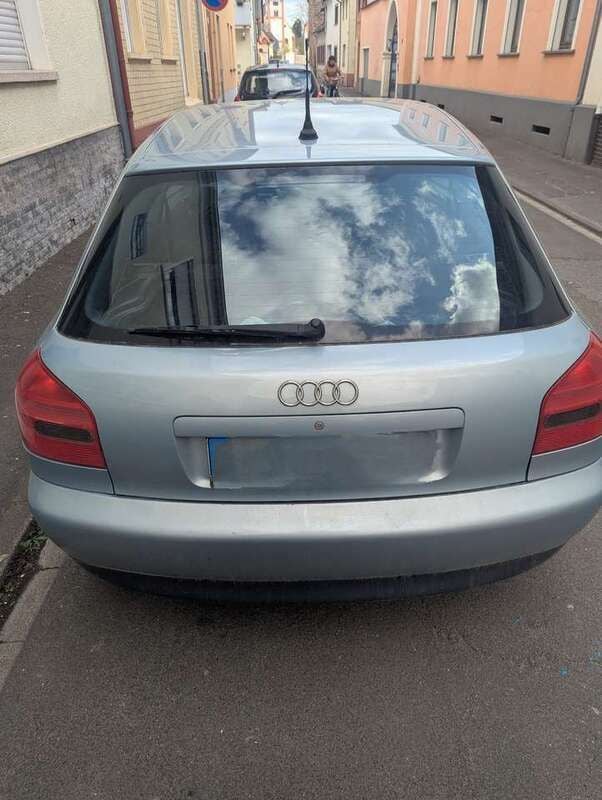 Blau Gebraucht 2002 Audi A3 Ambiente Limousine | 2.000 € (Guter Preis) - Bild 1/4