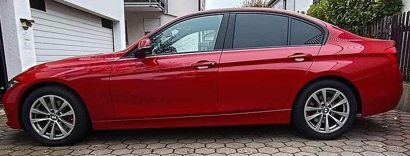 Gebraucht BMW 330 Advantage 252 PS (185 kW) 2018 Rot Limousine