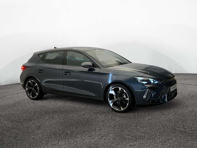 Gebraucht Cupra Leon 150 PS (110 kW) 2025 Magnetic tech metallic Limousine