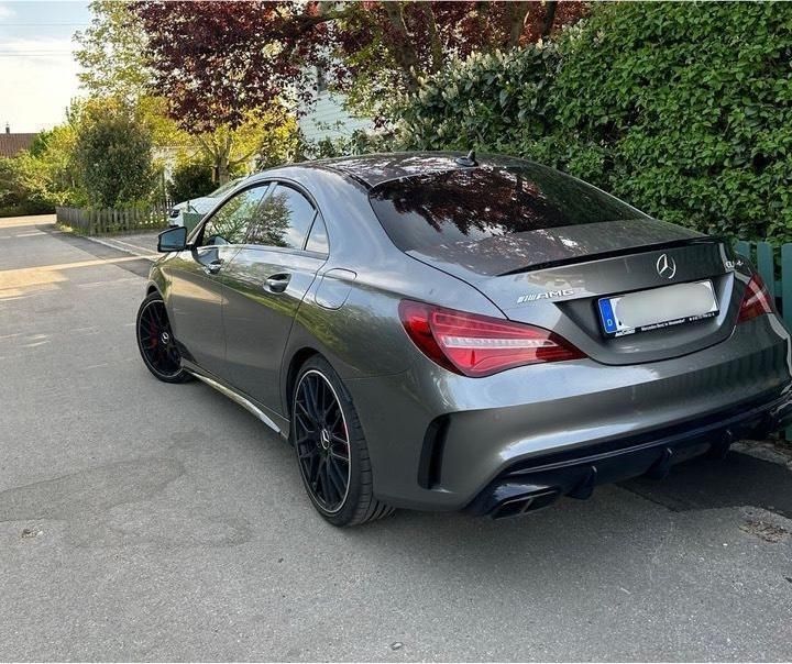 Grau Gebraucht 2019 Mercedes CLA45 AMG AMG Coupé | 35.000 € (Guter Preis) - Bild 1/4