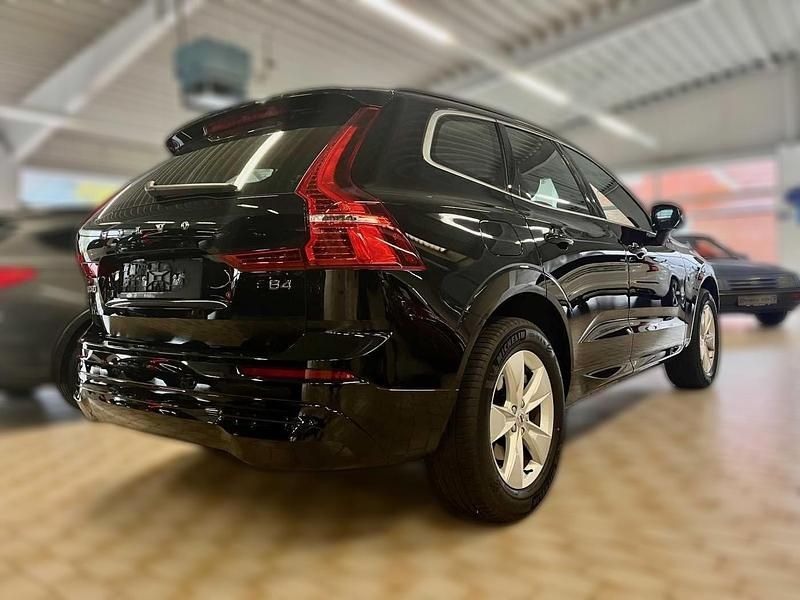 Gebraucht Volvo XC60 Momentum 197 PS (144 kW) 2022 Diverse metallic SUV