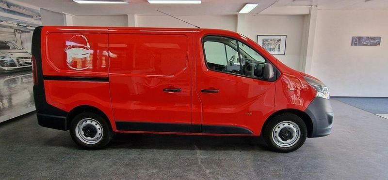 Magma rot (b) Gebraucht 2016 Opel Vivaro Van | 6.900 € (Guter Preis) - Bild 1/4