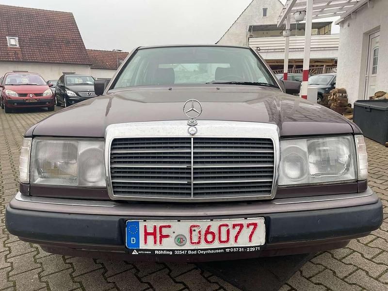 Gebraucht Mercedes 300 109 PS (80 kW) 1986 Grau Limousine