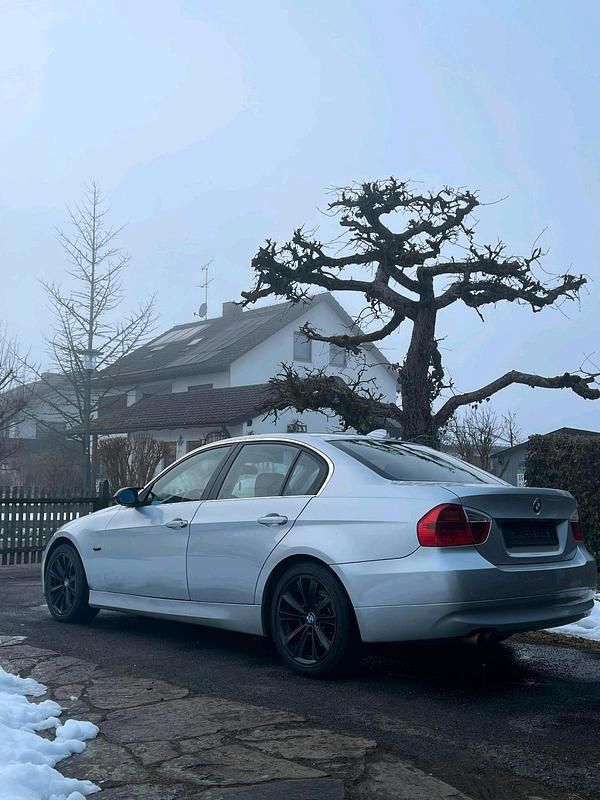 Gebraucht BMW 325 218 PS (160 kW) 2005 Silber Limousine