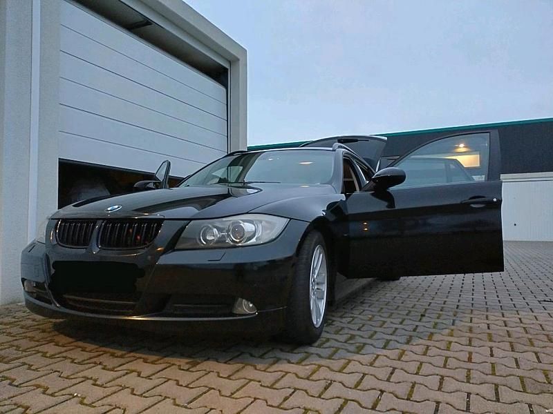 Schwarz Gebraucht 2008 BMW 320 Kombi | 1.450 € (Superpreis) - Bild 1/4